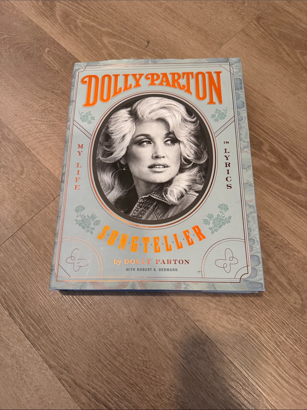 Dolly Parton - Anthology of all her Songs Lyrics Hardcover Book